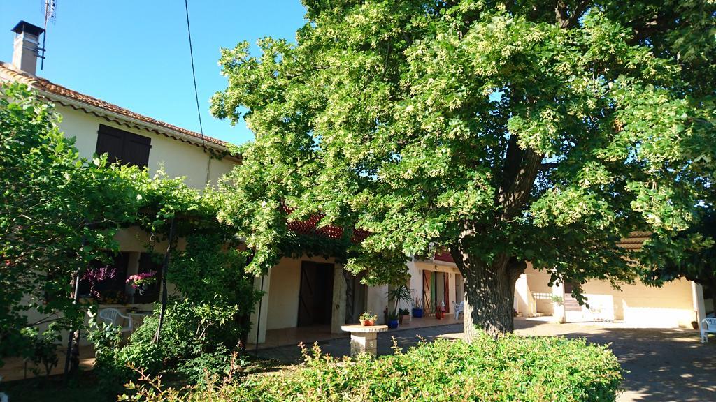 Les Prairies Mas Roux Guest House Raphèle Exterior foto